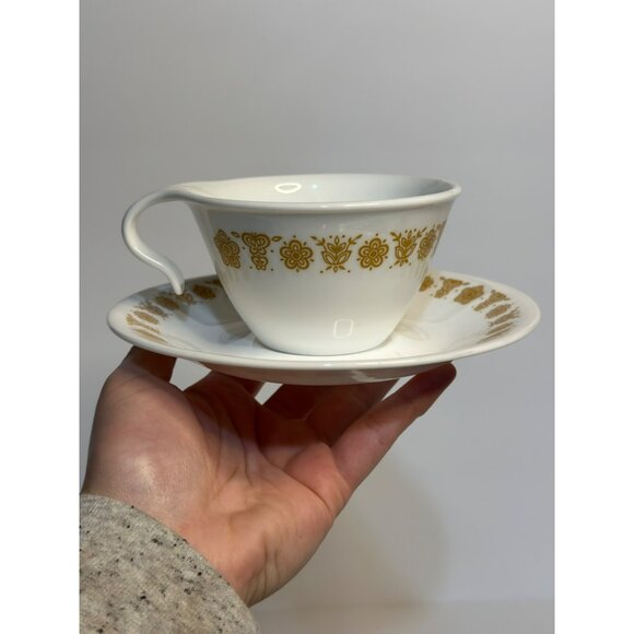 VTG Corelle Hook & Loop Yellow Butterfly Gold Pattern Single Coffee Mug & Saucer - Picture 1 of 4